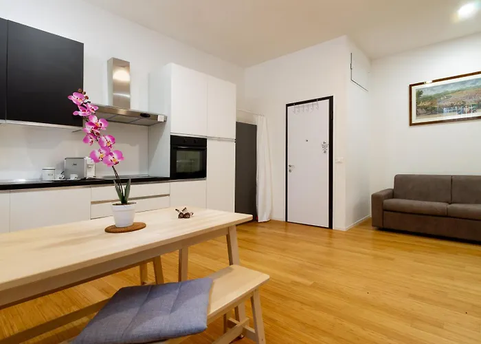 Noh Vatican Courtyard * Roma