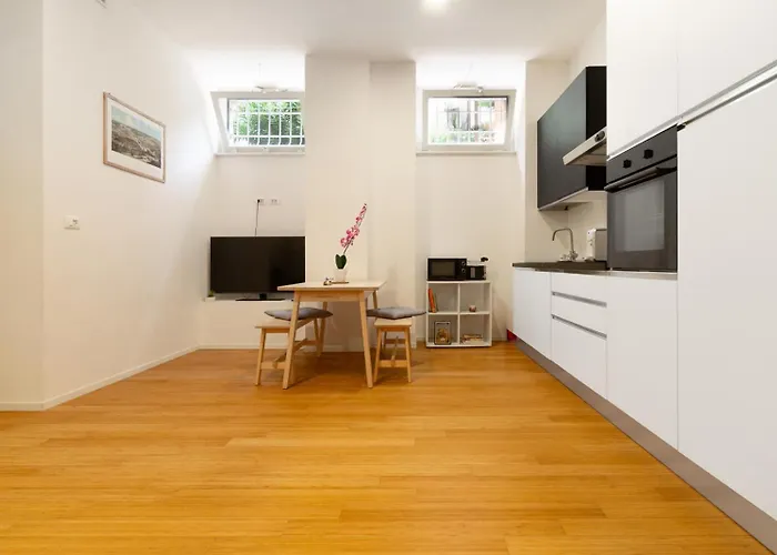 Noh Vatican Courtyard * Roma