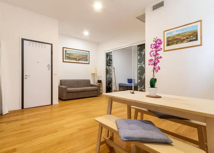 Noh Vatican Courtyard * Roma