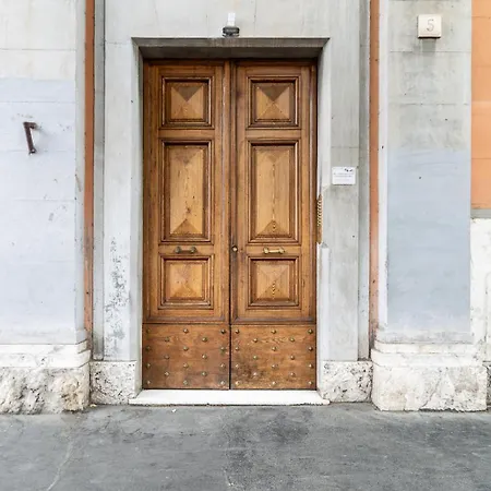 Noh Vatican Courtyard 로마